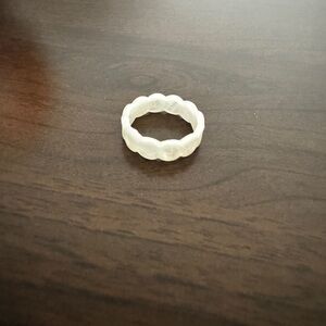 QALO Women’s scalloped ring Pearl Size 6